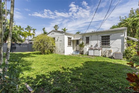 Villa ou maison à vendre à Miami, Floride: 2 chambres, 119.01 m2 № 2065789 - photo 28