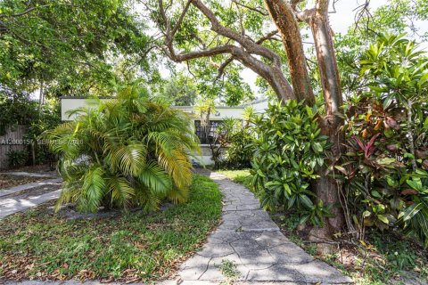 Villa ou maison à vendre à Miami, Floride: 2 chambres, 119.01 m2 № 2065789 - photo 22