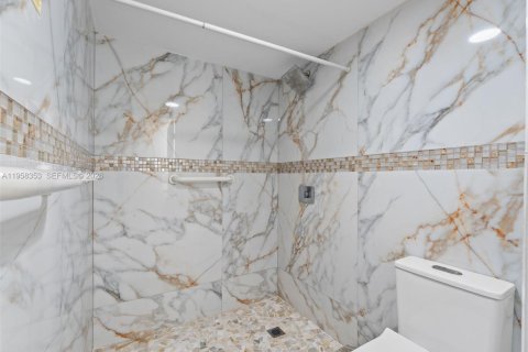 Condominio en venta en Miami, Florida, 2 dormitorios, 84.54 m2 № 2017672 - foto 19