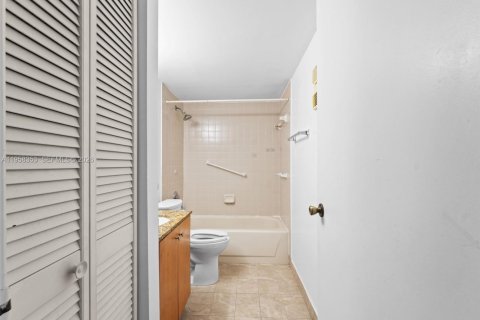 Condominio en venta en Miami, Florida, 2 dormitorios, 84.54 m2 № 2017672 - foto 9
