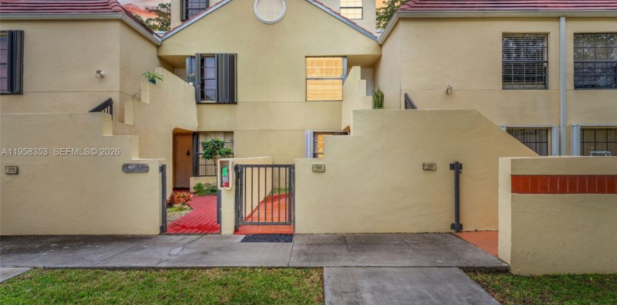 Condominio en Miami, Florida, 2 dormitorios  № 2017672