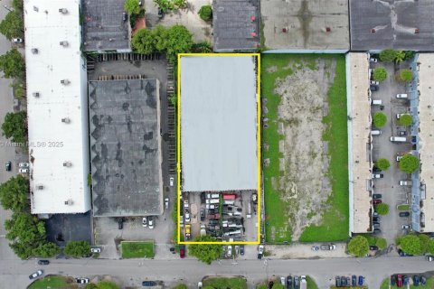Propiedad comercial en venta en Doral, Florida № 1941253 - foto 11