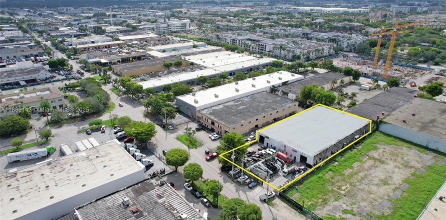 Immobilier commercial à Doral, Floride № 1941253
