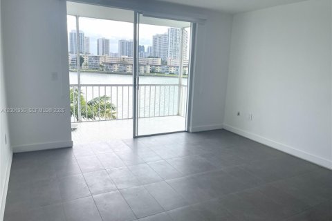 Copropriété à louer à Aventura, Floride: 1 chambre, 71.35 m2 № 2065766 - photo 4