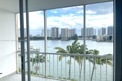 Condo à Aventura, Floride, 1 chambre  № 2065766