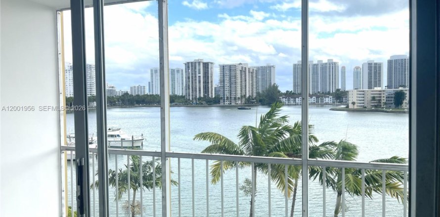 Condo à Aventura, Floride, 1 chambre  № 2065766