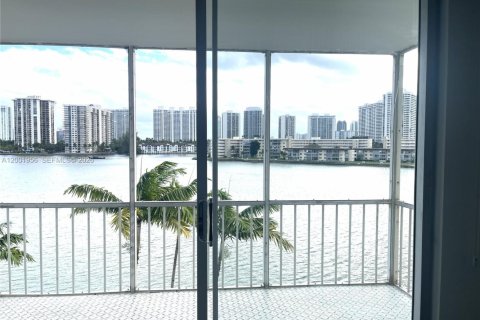 Copropriété à louer à Aventura, Floride: 1 chambre, 71.35 m2 № 2065766 - photo 3