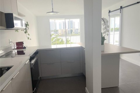 Copropriété à louer à Aventura, Floride: 1 chambre, 71.35 m2 № 2065766 - photo 9