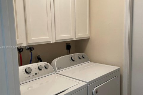 Снять в аренду виллу или дом в Уэстон, Флорида 4 спальни, 174.93м2, № 2004185 - фото 18