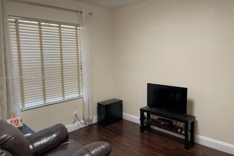 Снять в аренду виллу или дом в Уэстон, Флорида 4 спальни, 174.93м2, № 2004185 - фото 15