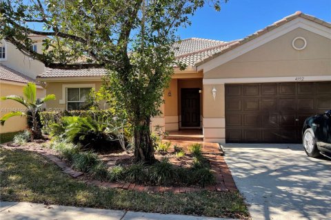 Снять в аренду виллу или дом в Уэстон, Флорида 4 спальни, 174.93м2, № 2004185 - фото 2