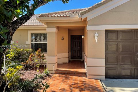 Снять в аренду виллу или дом в Уэстон, Флорида 4 спальни, 174.93м2, № 2004185 - фото 3