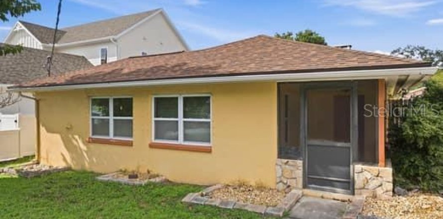 Propiedad comercial en Largo, Florida 230.3 m2 № 2418905