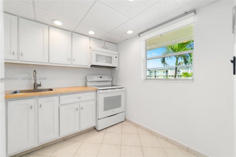 Купить кондоминиум в Лодердейл-Лейкс, Флорида 1 спальня, 71.35м2, № 1995454 - фото 9