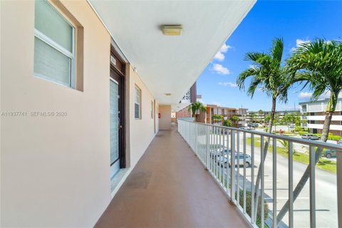 Купить кондоминиум в Лодердейл-Лейкс, Флорида 1 спальня, 71.35м2, № 1995454 - фото 18