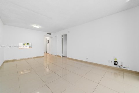 Купить кондоминиум в Лодердейл-Лейкс, Флорида 1 спальня, 71.35м2, № 1995454 - фото 7