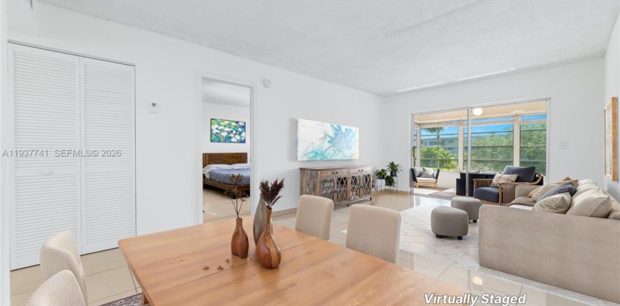 Кондоминиум с 1 спальней в Лодердейл-Лейкс, Флорида № 1995454