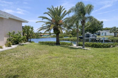 House in Port Charlotte, Florida 3 bedrooms, 140.75 sq.m. № 2217757 - photo 26