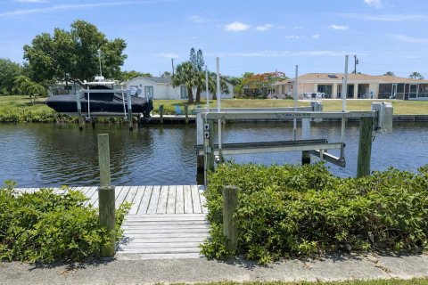 House in Port Charlotte, Florida 3 bedrooms, 140.75 sq.m. № 2217757 - photo 28