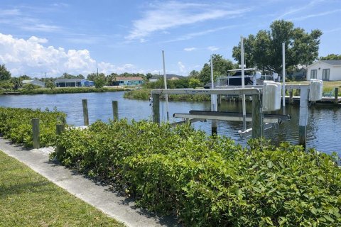 House in Port Charlotte, Florida 3 bedrooms, 140.75 sq.m. № 2217757 - photo 27