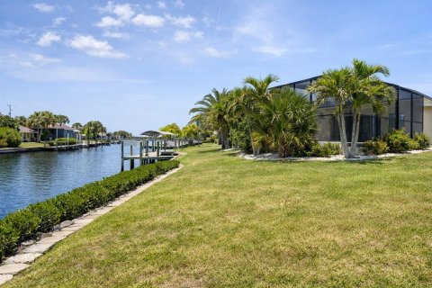 House in Port Charlotte, Florida 3 bedrooms, 140.75 sq.m. № 2217757 - photo 24
