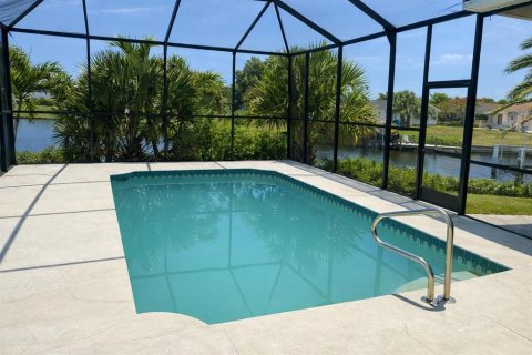 House in Port Charlotte, Florida 3 bedrooms, 140.75 sq.m. № 2217757 - photo 22