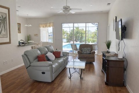 House in Port Charlotte, Florida 3 bedrooms, 140.75 sq.m. № 2217757 - photo 2