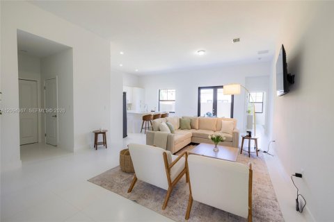 Casa en venta en Miami, Florida, 4 dormitorios № 2382015 - foto 6
