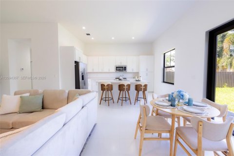 Casa en venta en Miami, Florida, 4 dormitorios № 2382015 - foto 16