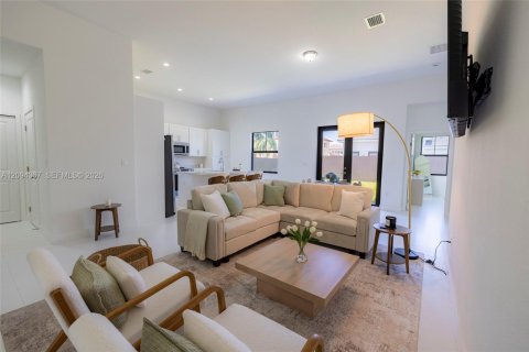 Casa en venta en Miami, Florida, 4 dormitorios № 2382015 - foto 7