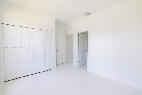 Casa en venta en Miami, Florida, 4 dormitorios № 2382015 - foto 4