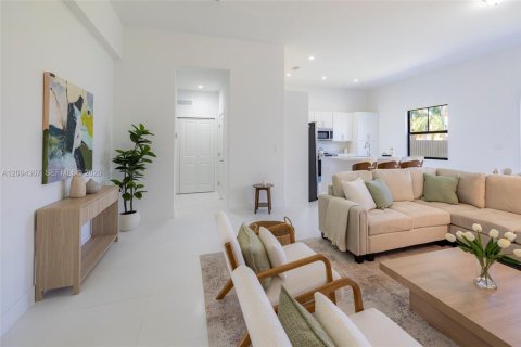 Casa en venta en Miami, Florida, 4 dormitorios № 2382015 - foto 8