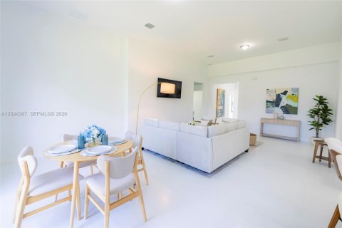 Casa en venta en Miami, Florida, 4 dormitorios № 2382015 - foto 15