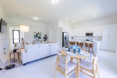 Casa en venta en Miami, Florida, 4 dormitorios № 2382015 - foto 17