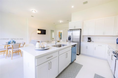 Casa en venta en Miami, Florida, 4 dormitorios № 2382015 - foto 14