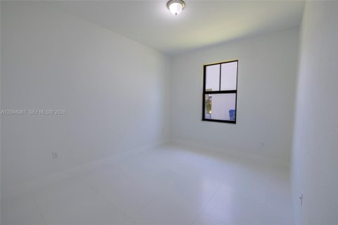 Casa en venta en Miami, Florida, 4 dormitorios № 2382015 - foto 9