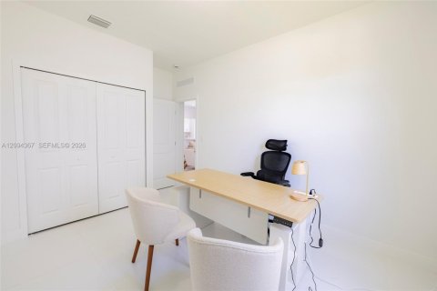 Casa en venta en Miami, Florida, 4 dormitorios № 2382015 - foto 12