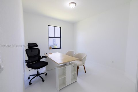 Casa en venta en Miami, Florida, 4 dormitorios № 2382015 - foto 11