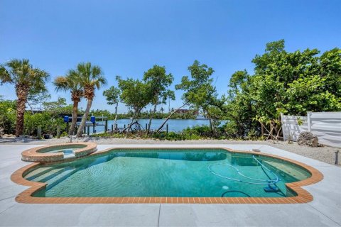 House in Placida, Florida 3 bedrooms, 222.13 sq.m. № 1911739 - photo 7