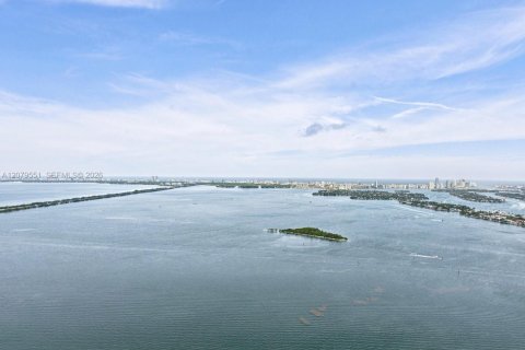 Copropriété à louer à Miami, Floride: 3 chambres, 141.4 m2 № 2340172 - photo 3