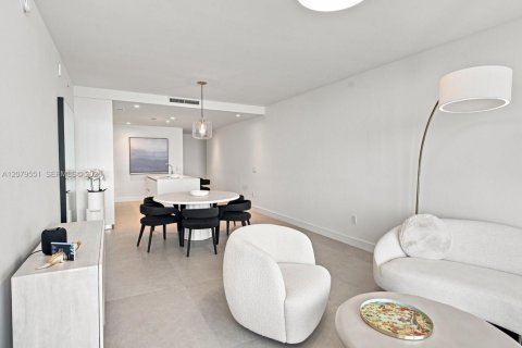 Copropriété à louer à Miami, Floride: 3 chambres, 141.4 m2 № 2340172 - photo 14