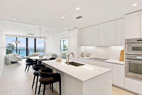Copropriété à louer à Miami, Floride: 3 chambres, 141.4 m2 № 2340172 - photo 8