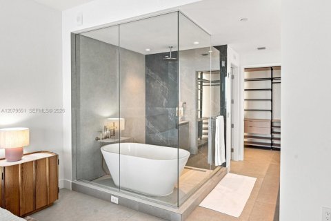 Copropriété à louer à Miami, Floride: 3 chambres, 141.4 m2 № 2340172 - photo 18