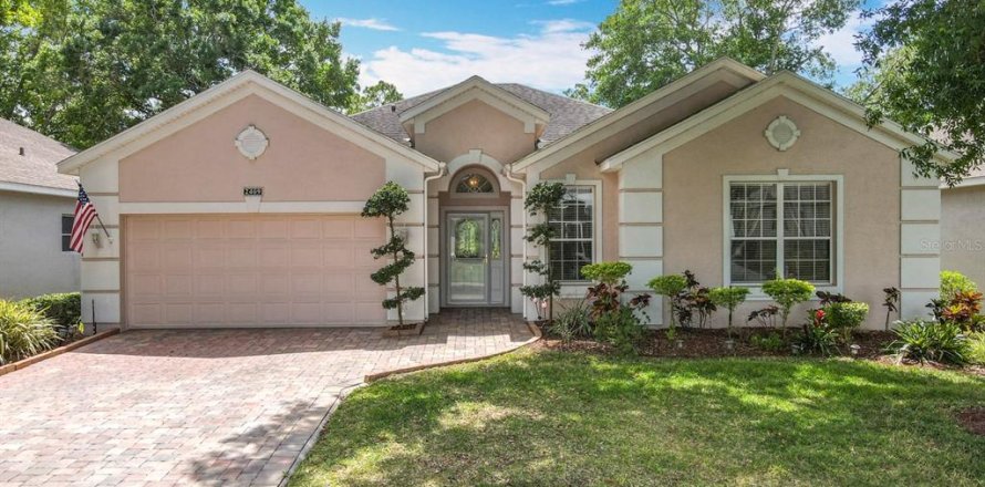 House in Clermont, Florida 3 bedrooms, 188.87 sq.m. № 1720842