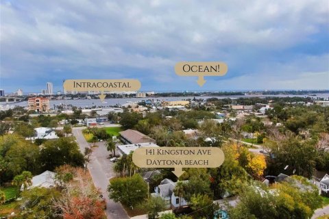House in Daytona Beach, Florida 4 bedrooms, 147.71 sq.m. № 1878242 - photo 4