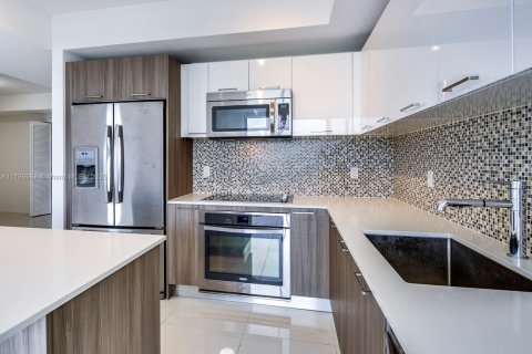 Condo in Doral, Florida, 1 bedroom  № 1746064 - photo 10