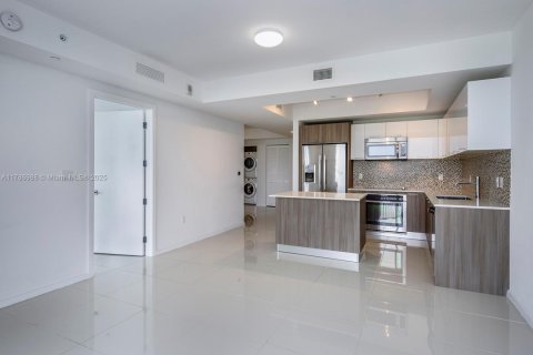 Condo in Doral, Florida, 1 bedroom  № 1746064 - photo 5