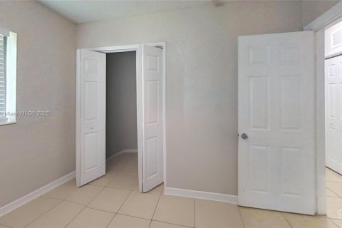 Casa en venta en Fort Lauderdale, Florida, 3 dormitorios, 99.03 m2 № 1928535 - foto 2