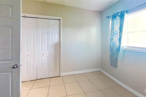 Casa en venta en Fort Lauderdale, Florida, 3 dormitorios, 99.03 m2 № 1928535 - foto 3