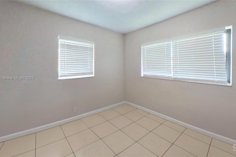 Casa en venta en Fort Lauderdale, Florida, 3 dormitorios, 99.03 m2 № 1928535 - foto 5